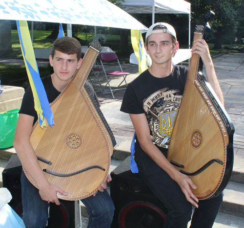 Brothers Volodya and Sergiy Yarema with banduras